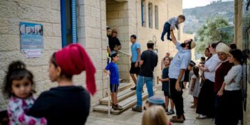 Israelis Surge to Polls With Nation’s Future on the Ballot