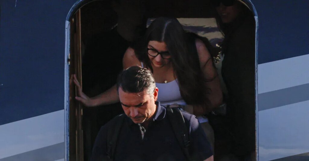 Flávio Bolsonaro Lands in Miami After Fleeing Brazil