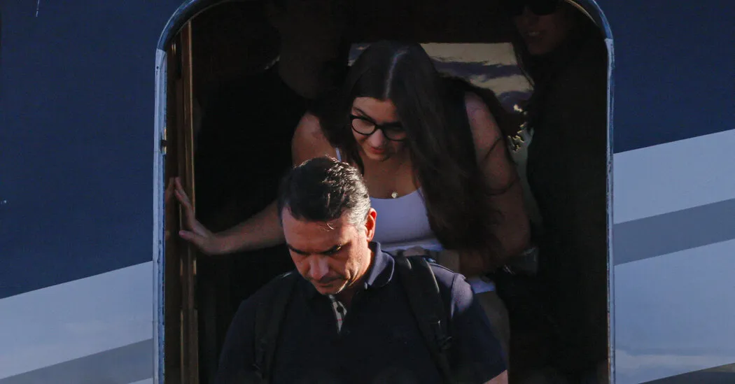 Flávio Bolsonaro Flees to Miami, Declaring Himself Brazil’s Legitimate Leader