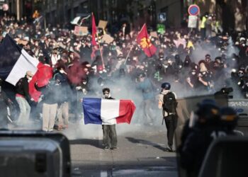 In Marseille, Macron Confronts a Potent Mix of France’s Problems