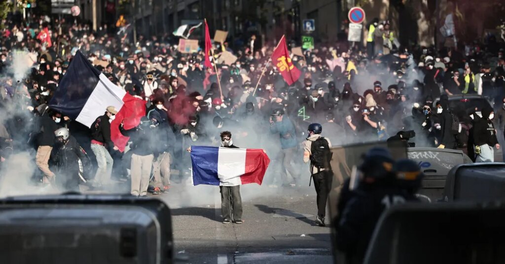 In Marseille, Macron Confronts a Potent Mix of France’s Problems