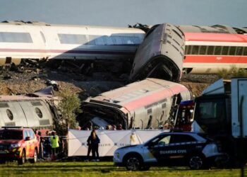 Spain Crash Survivor Describes a ‘Twisted Tangle of Metal’