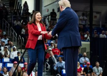 Moody Makes Appeal to a South Florida Audience Leery of the Left