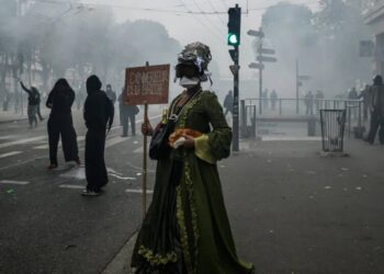 Clashes Erupt Again in France, After Festive Start to Day of Protest
