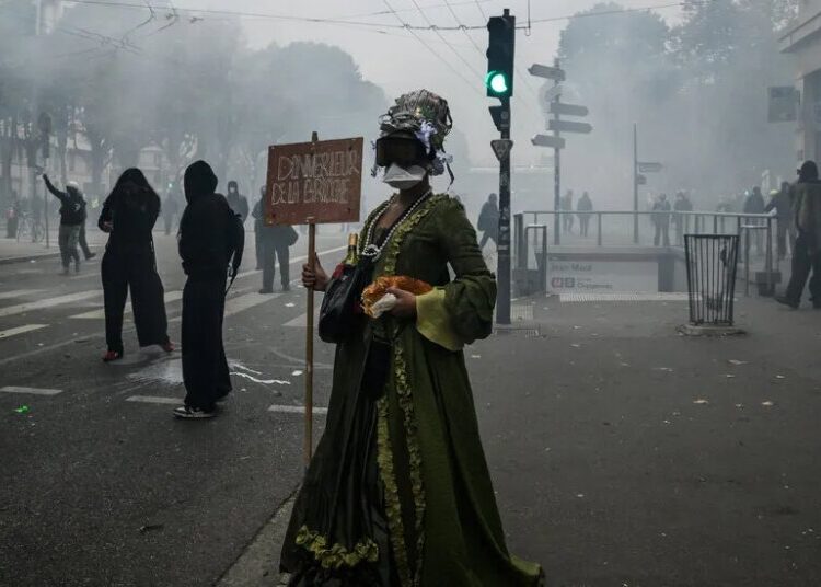 Clashes Erupt Again in France, After Festive Start to Day of Protest