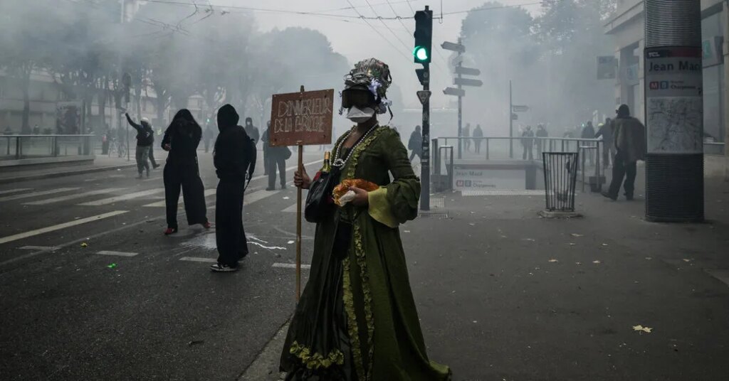 Clashes Erupt Again in France, After Festive Start to Day of Protest
