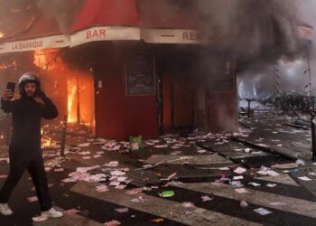 How Locals and Shopkeepers Tried to Save One Paris Street From Rioters