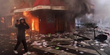 How Locals and Shopkeepers Tried to Save One Paris Street From Rioters