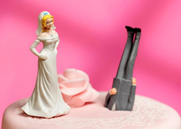 5 Marriage Habits That Could Lead to Divorce, According to a Sexologist