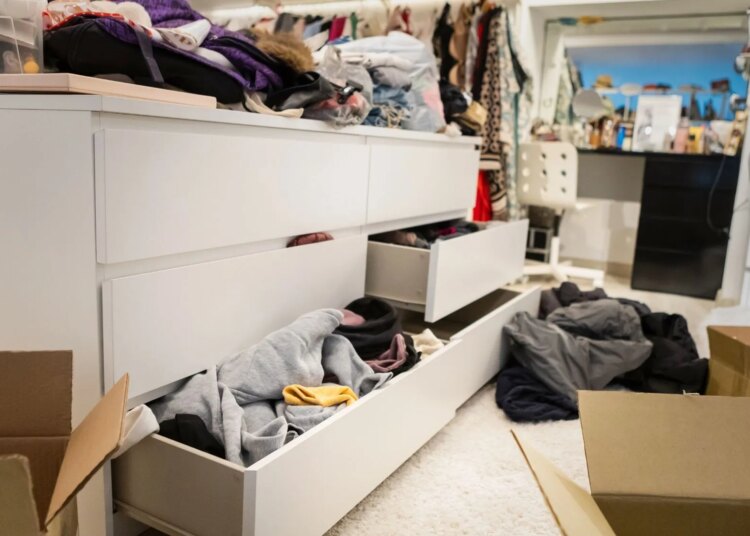 6 Red Flags to Look for the First Time You Visit a Guy’s Apartment