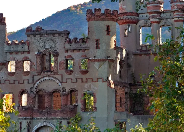 I visited an abandoned castle on a New York island that’s only accessible by boat. It was hauntingly beautiful.