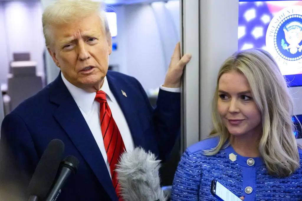 Donald Trump and Karoline Leavitt on Air Force One.