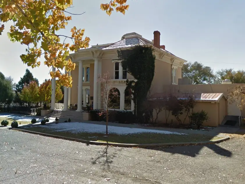 Luna Mansion