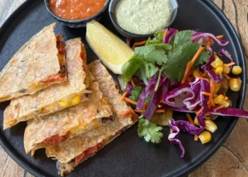 I’m a dietitian who helps busy parents lose weight. I always swear by these 8 family-friendly meals.