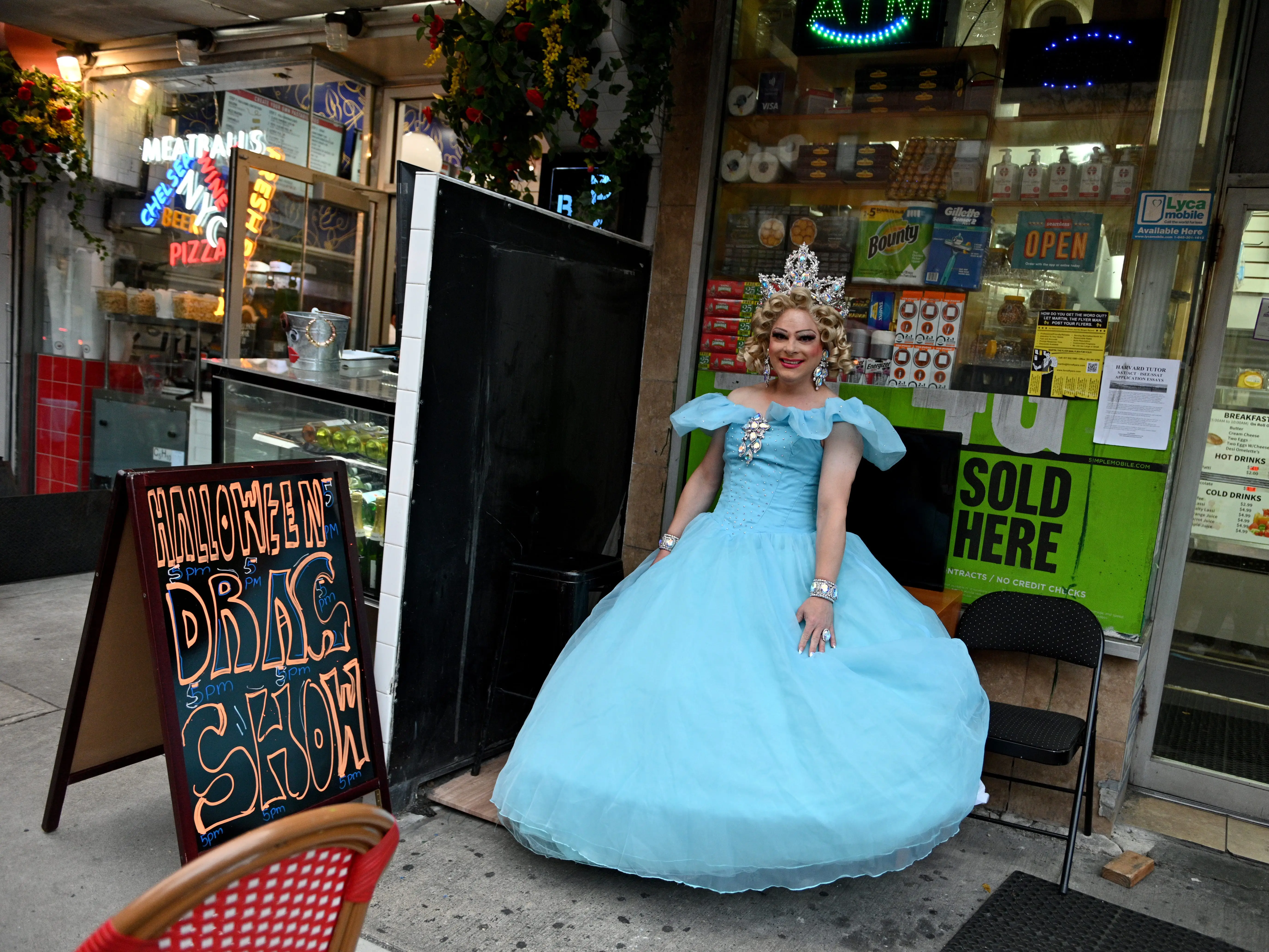 drag queen dressed as glinda in new york city in 2021