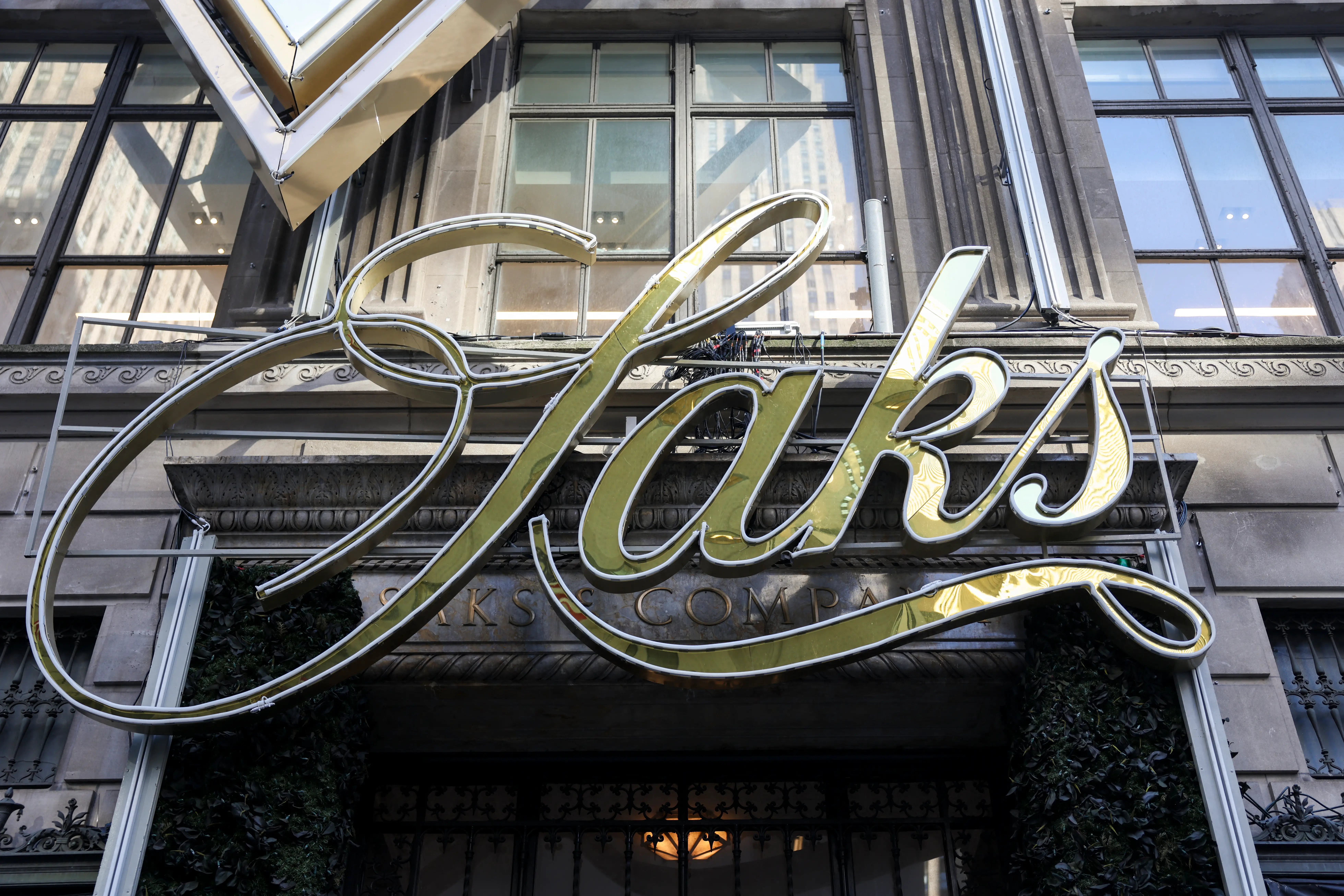 Saks sign