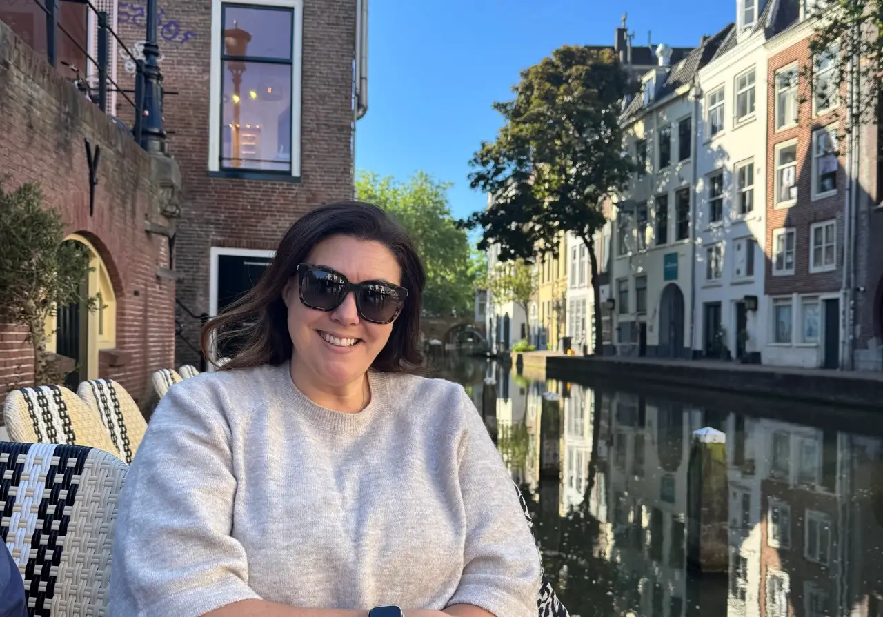 Author Lauren McDonnell smiling with sunglasses on in the netherlands