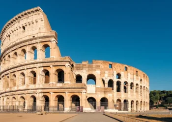 I’ve been to every region in Italy. These 3 tourist attractions are worth the hype — but there are 2 I’d skip.