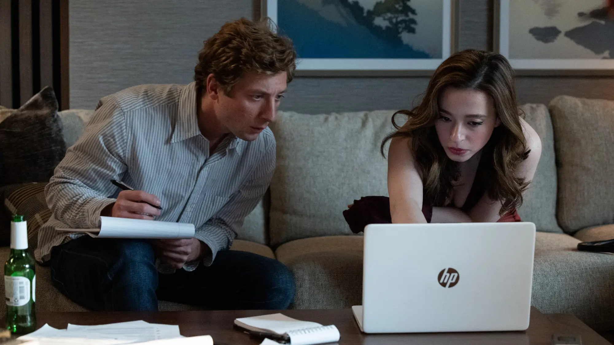 Jeremy Allen White and Mikey Madison in 