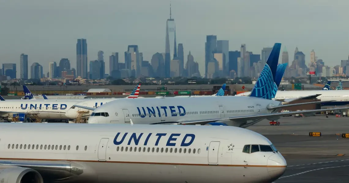 United is teasing Delta for not having Starlink on its planes, and trying to lure loyal customers with its fast WiFi