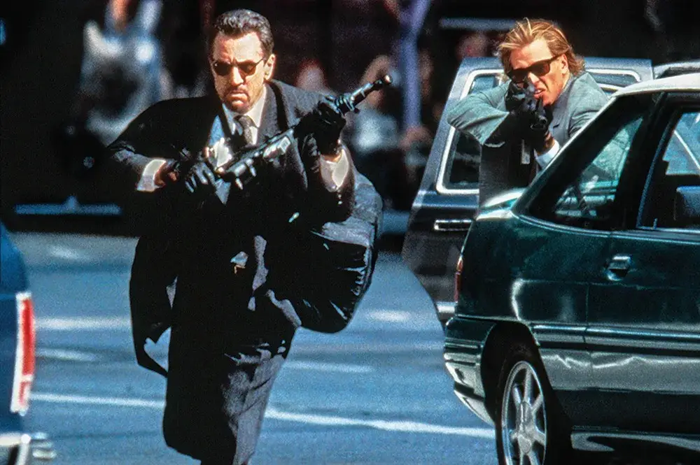 Robert De Niro and Vel Kilmer running down the street