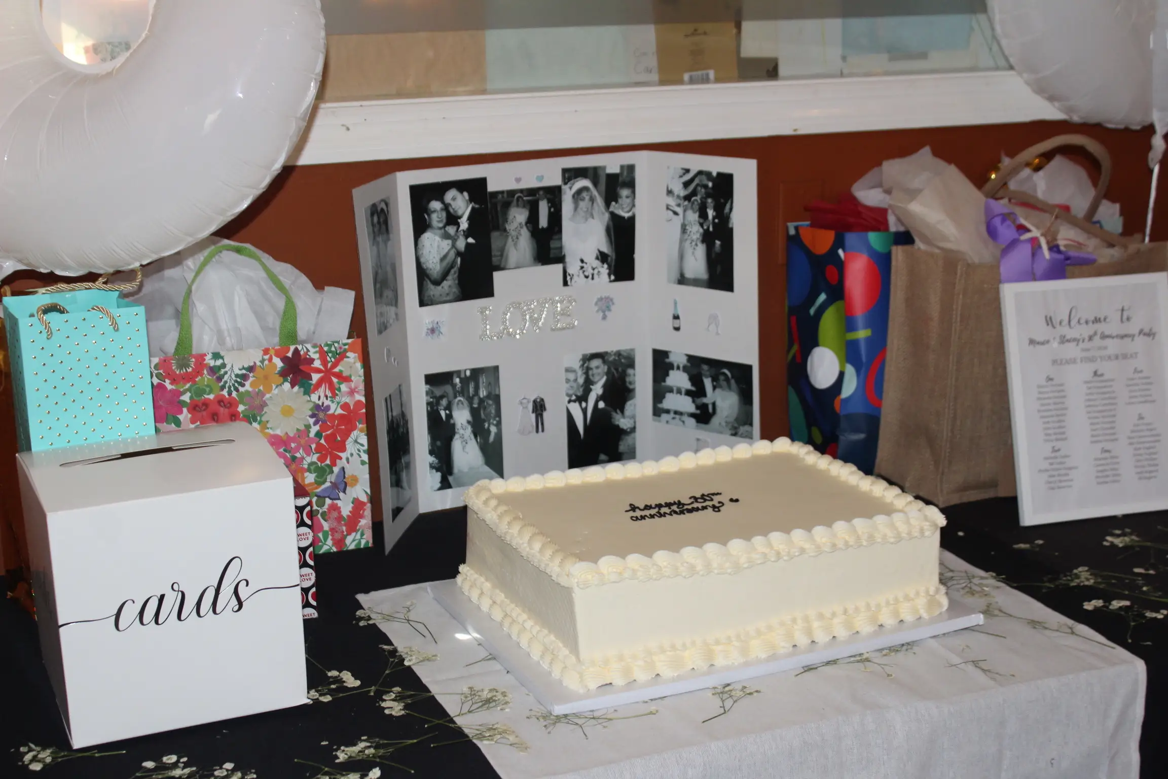 Wedding anniversary cake