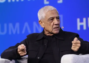 Vinod Khosla trashed a portfolio company — and the startup world has thoughts