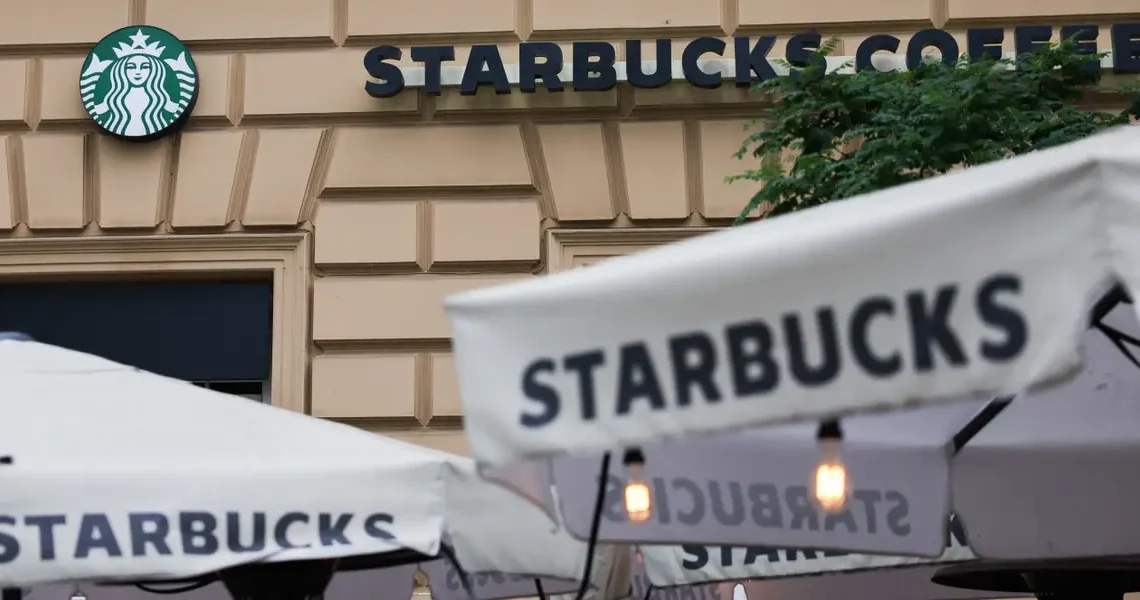 Chain restaurants are closing hundreds of locations across the US in 2026. See the list.
