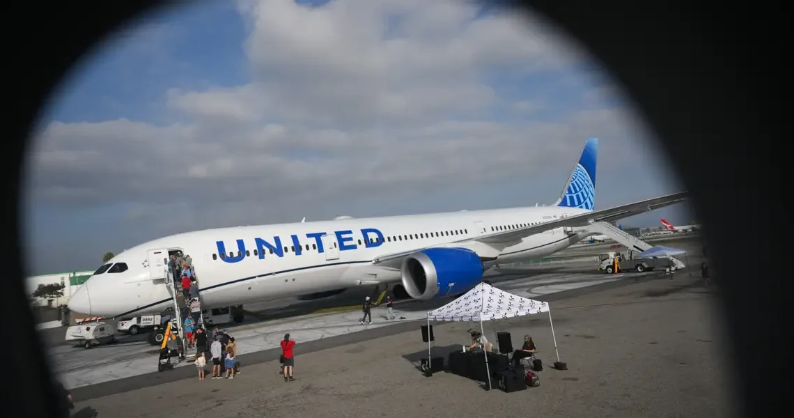 United is going hard for Delta customers over Starlink. And some United customers don’t like it.