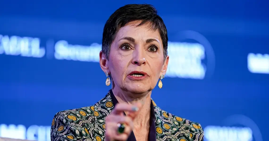 The CEO of Edward Jones said one risky decision made her career take off