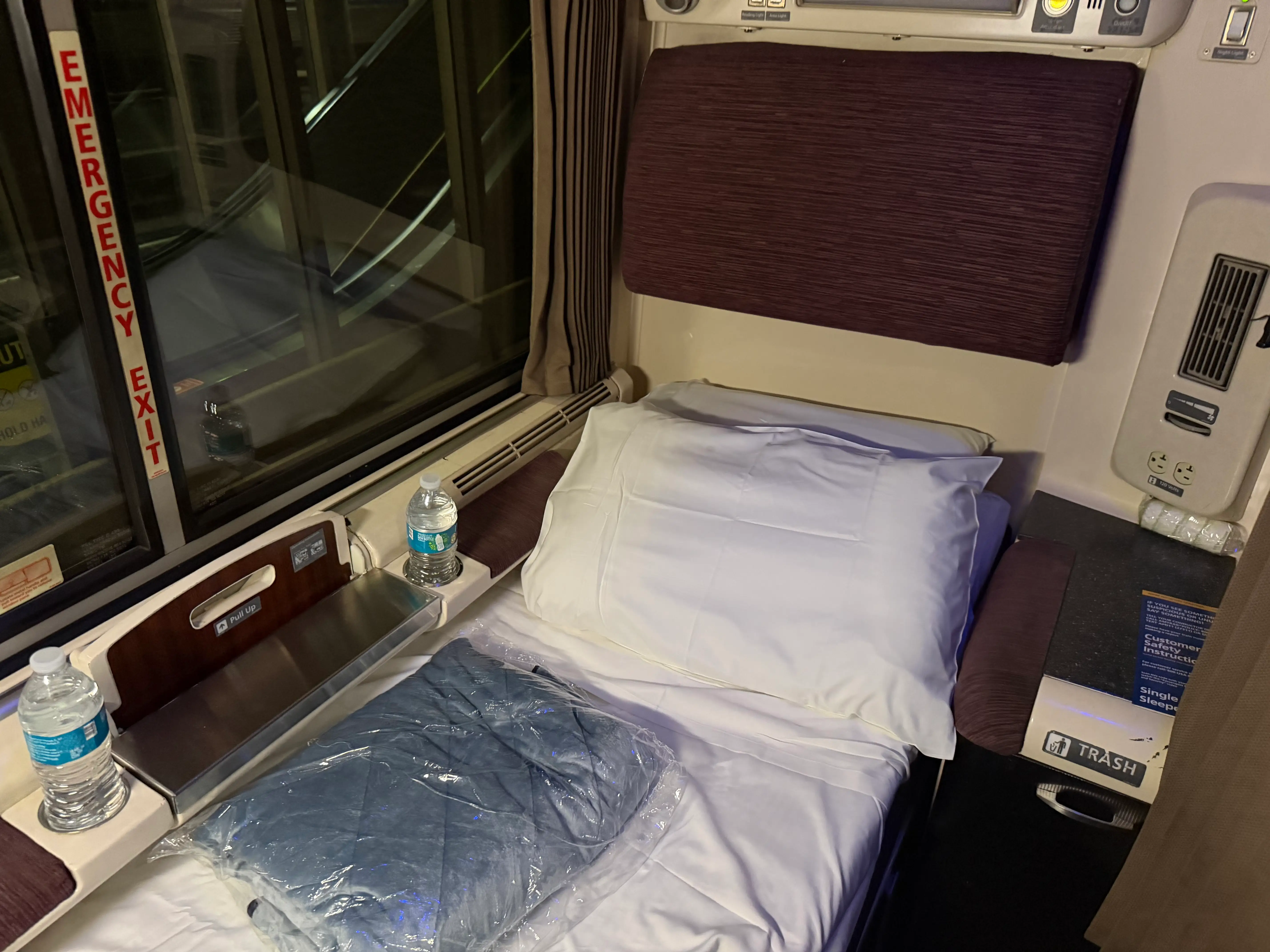 Bed insider Amtrak roommette