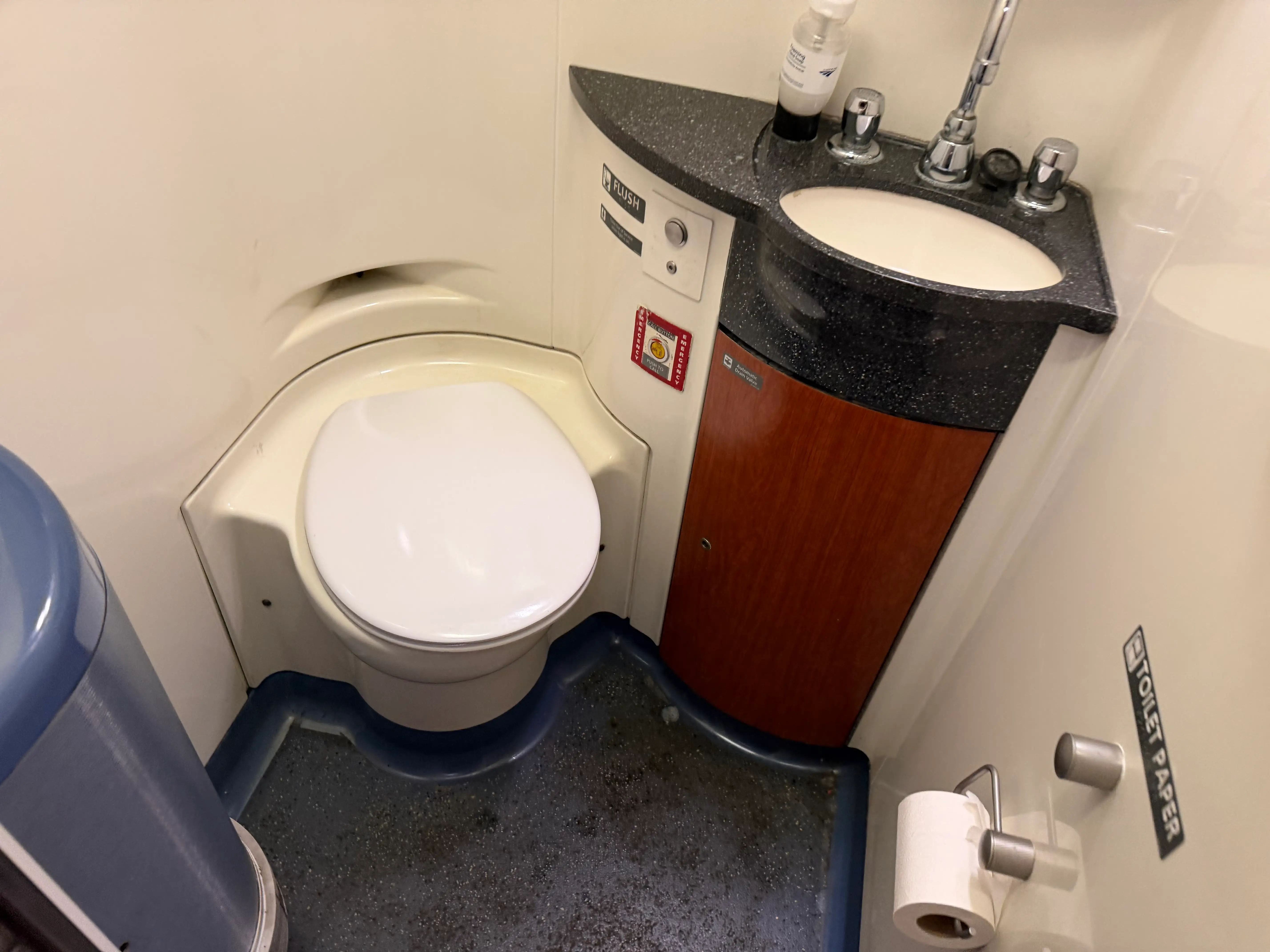Amtrak private car bathrooms