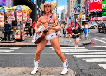 I’m the Naked Cowboy. Here’s the routine that lets me make a living singing in my underwear every day in Times Square.
