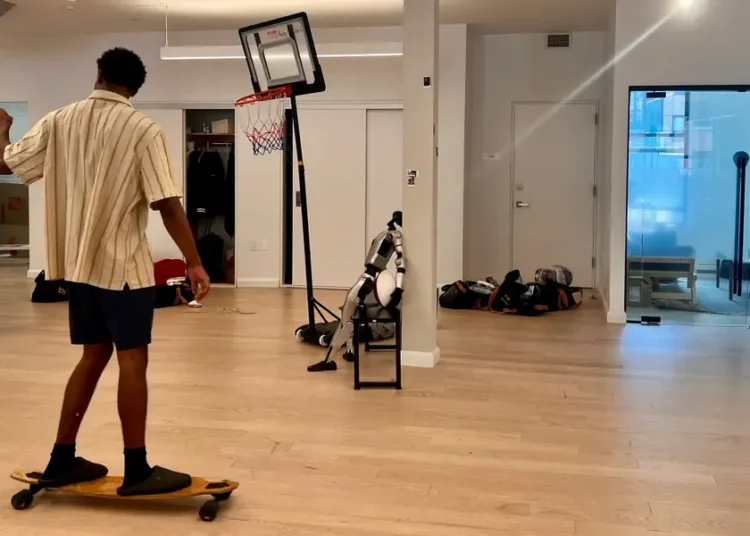 I visited a coworking space where startup founders with tiny teams pay $9K a month to be around each other