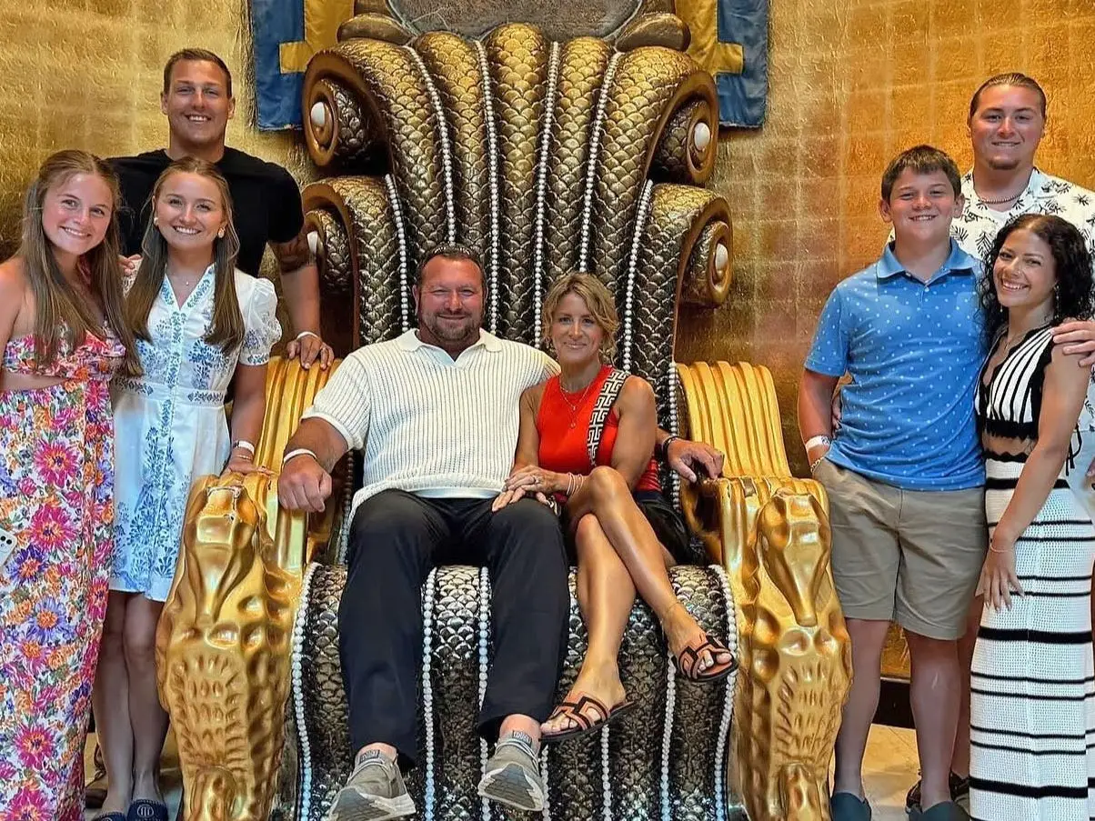 A photo of Taylor and her entire family on vacation.