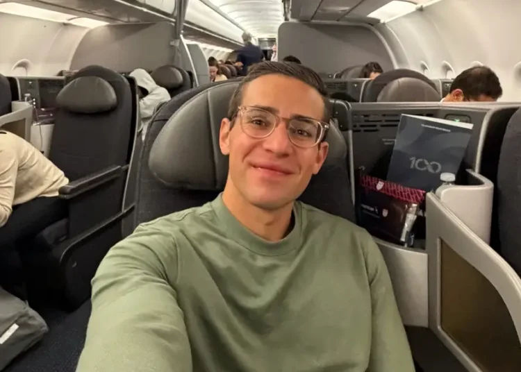 How to make economy feel like an upgrade, according to a travel expert who’s spent 3,500 hours in premium cabins