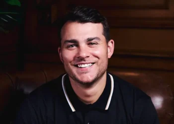 I started an Airbnb business with my friends with 4 cabins. Now we manage more than 500 properties.