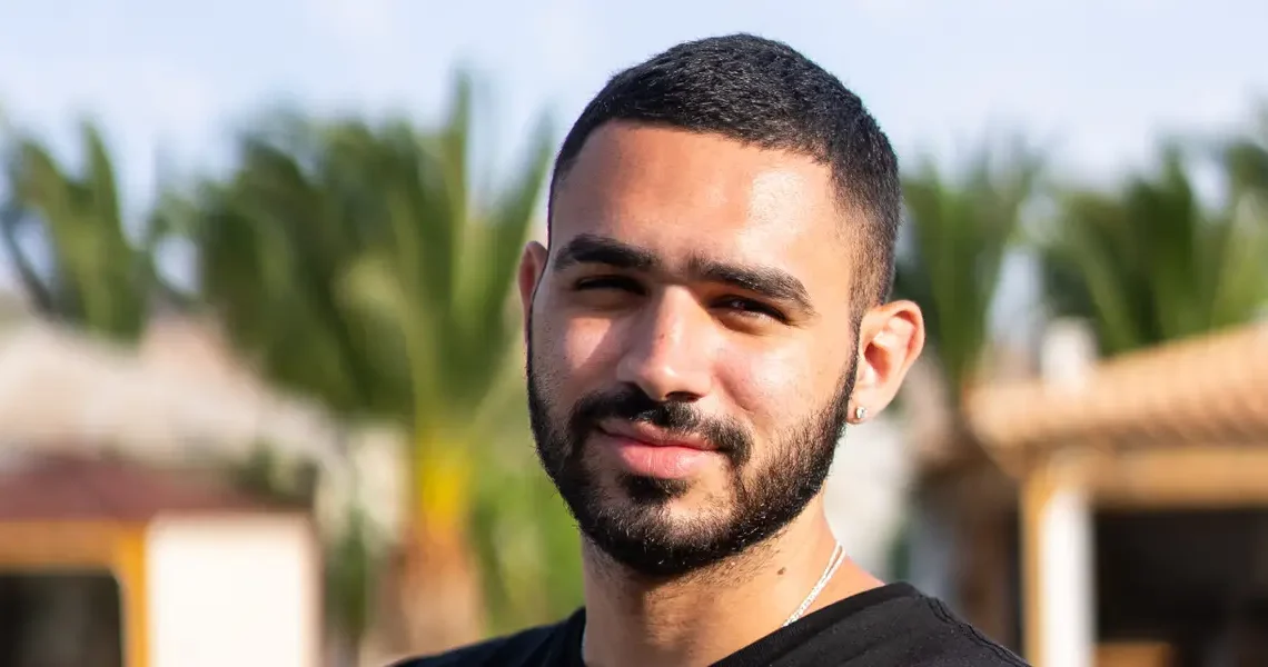 I broke into tech sales after working in construction. Here’s how I landed a more flexible job with higher earning potential.