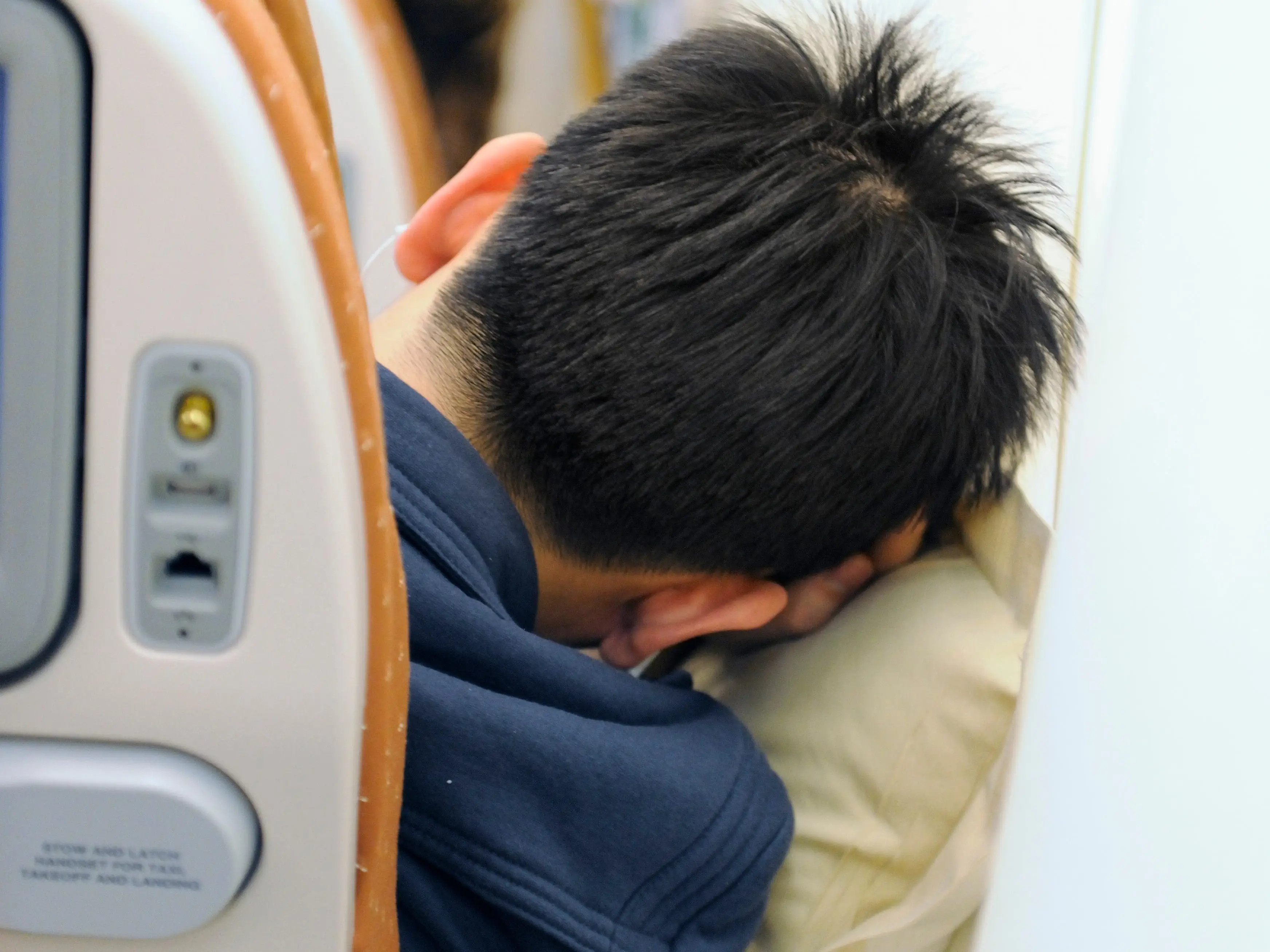 Back of head of man sitting in the economy-class cabin of a Singapore Airlines SIA Airbus A380-800 enroute SIN-LHR flight-number SQ322. (Photo by: Aviation-images.com/Universal Images Group via Getty Images)