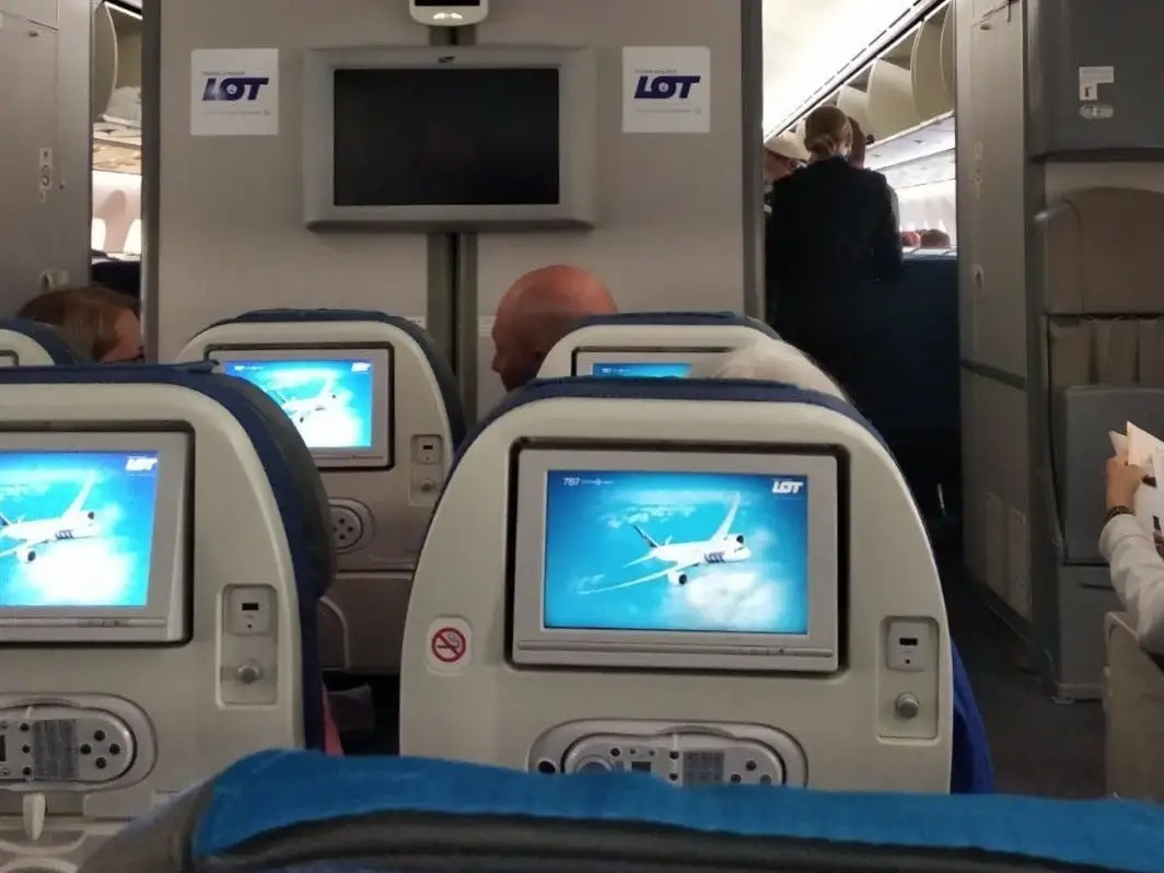 Forward facing LOT cabin and inflight screen.