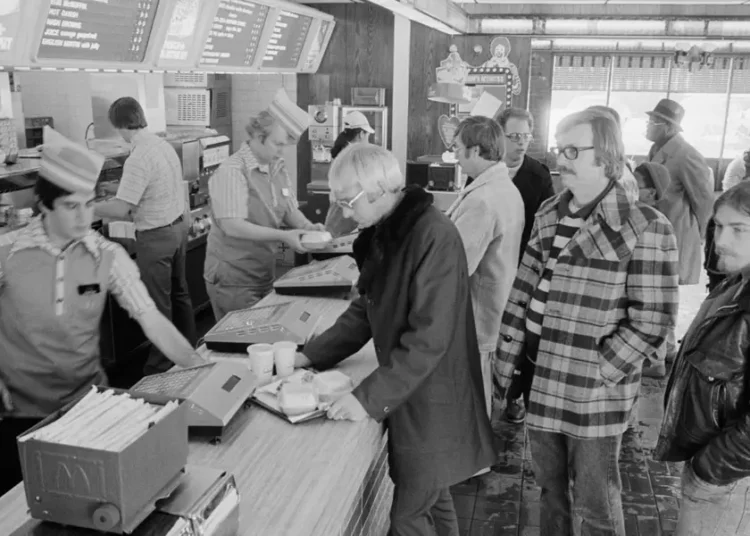 Vintage photos show what it was like to eat at McDonald’s in the 1970s