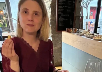 I moved from the US to Spain and lost over 15 pounds without dieting. I still eat bread and pastries and drink beer.