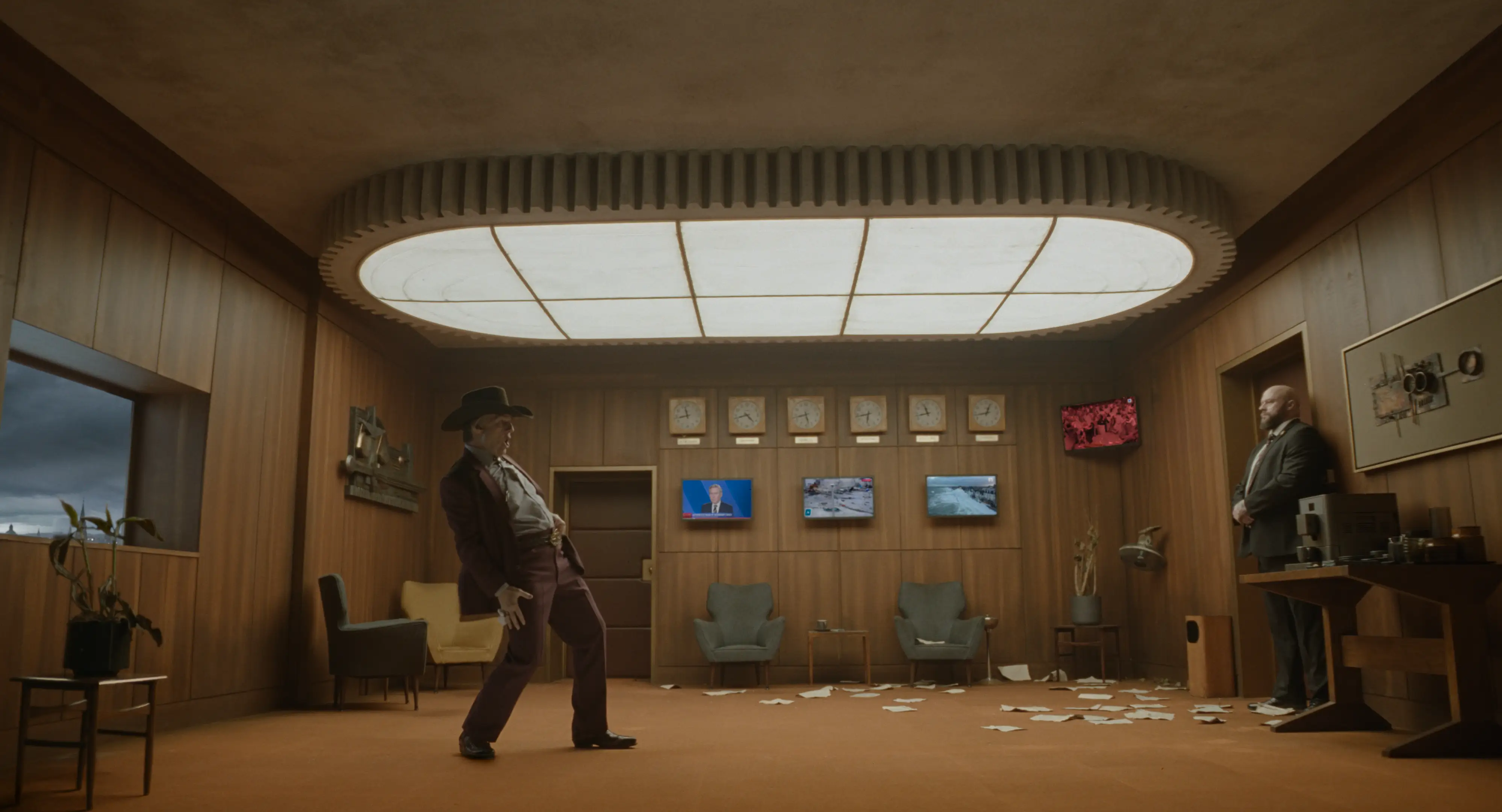 Tom Cruise in a cowboy hat in a conference room in Digger movie