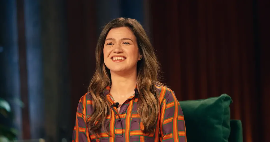 What we learned from watching the Kelly Clarkson toy store security cam footage — and one question we still have