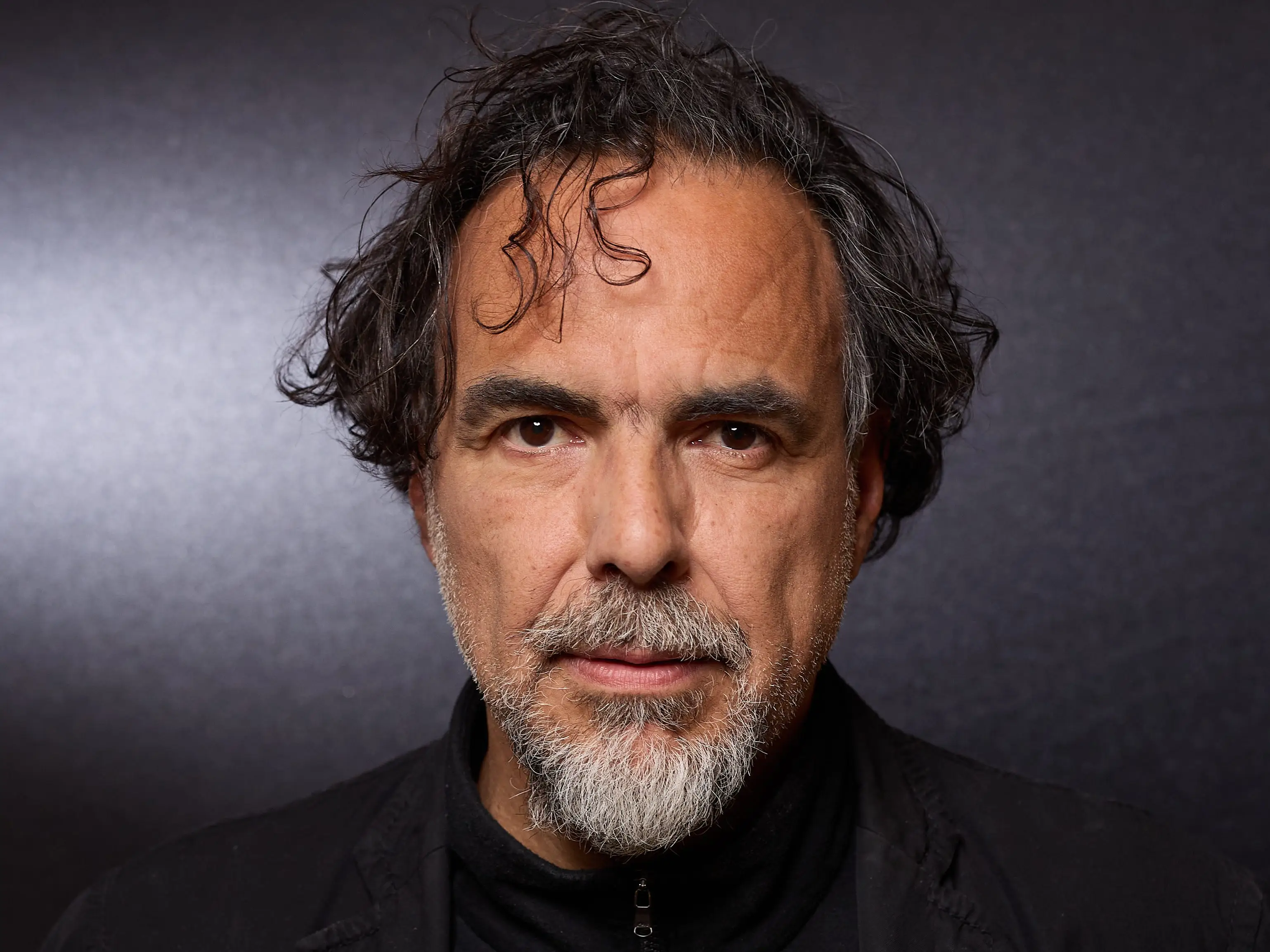 Alejandro Inarritu dressed in all black