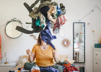 I’m a professional declutterer and don’t declutter my entire house at once. I get rid of 5 things a day instead.