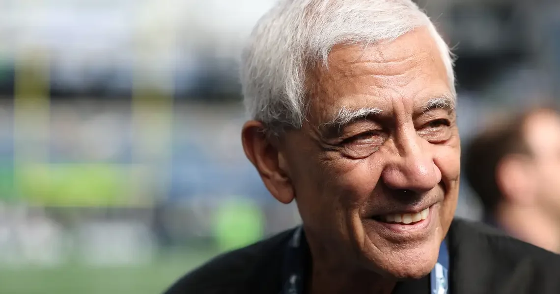 Want to work for a billionaire investor? Vinod Khosla is hiring.