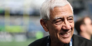 Want to work for a billionaire investor? Vinod Khosla is hiring.