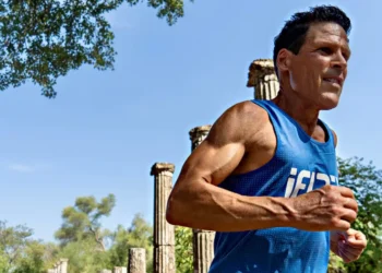 The ultramarathon legend who ran 350 miles nonstop says the key to doing hard things is simpler than most people think