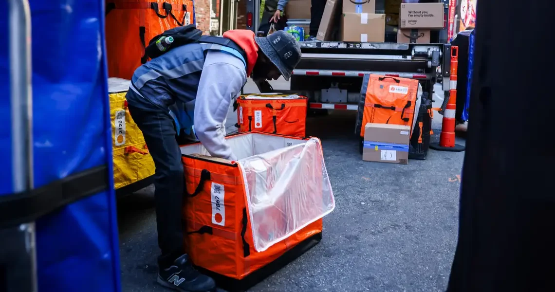 Amazon aims to add 300,000 seasonal workers — and expands health benefits in the new year